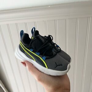 Puma Kids Boys Sneakers Size 6 Gray Black White Blue Green Shoes